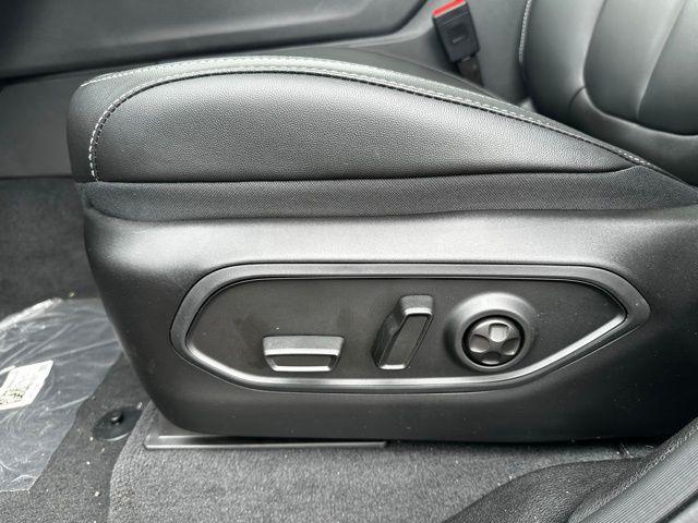 new 2025 Jeep Grand Cherokee L car