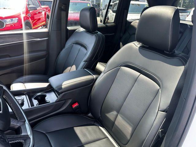 new 2025 Jeep Grand Cherokee car