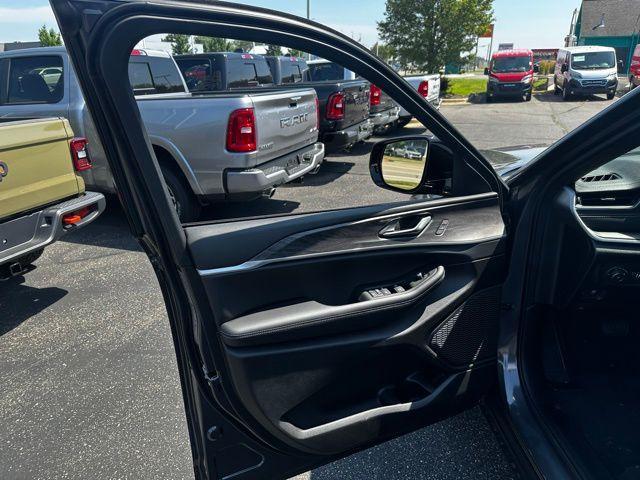 new 2025 Jeep Grand Cherokee car
