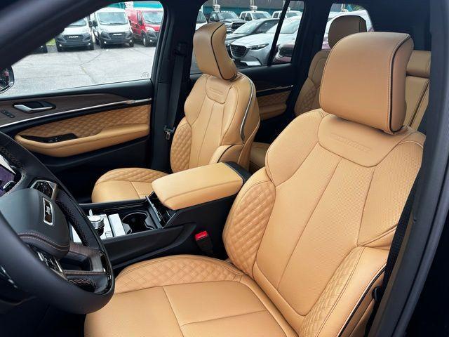 new 2025 Jeep Grand Cherokee car