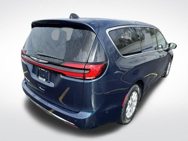 new 2025 Chrysler Pacifica car, priced at $41,920