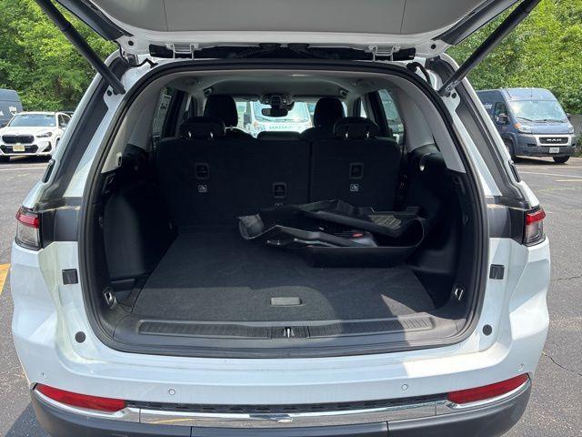used 2022 Jeep Grand Cherokee car, priced at $31,750