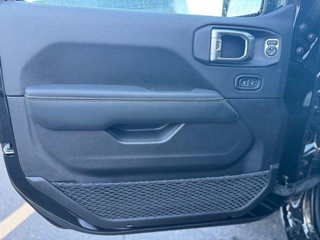 new 2025 Jeep Wrangler car, priced at $46,255