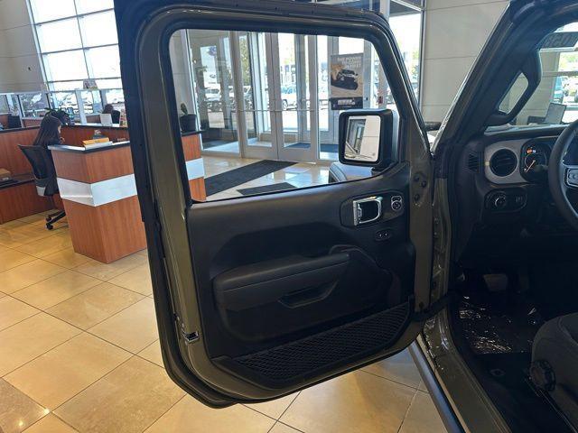 new 2025 Jeep Wrangler car, priced at $55,075