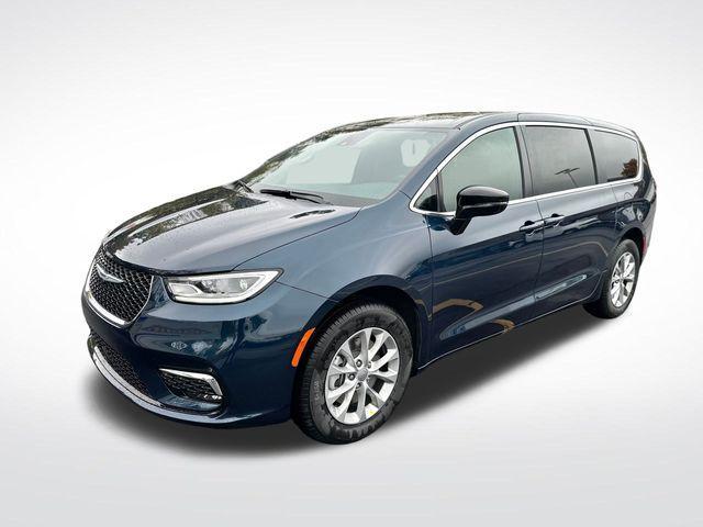 new 2025 Chrysler Pacifica car, priced at $44,635