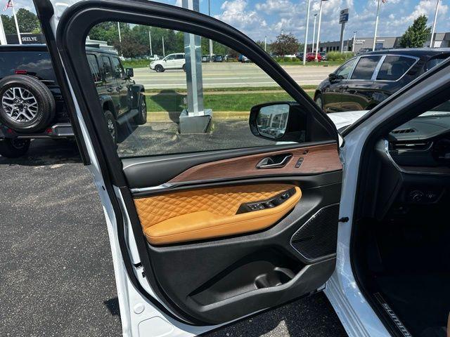 new 2025 Jeep Grand Cherokee car, priced at $63,670