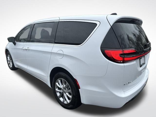 new 2025 Chrysler Pacifica car, priced at $42,201