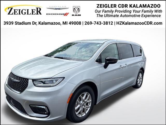 used 2024 Chrysler Pacifica car, priced at $33,500