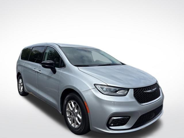 used 2024 Chrysler Pacifica car, priced at $33,500