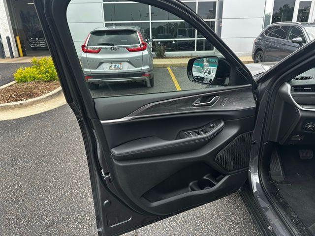 new 2025 Jeep Grand Cherokee L car