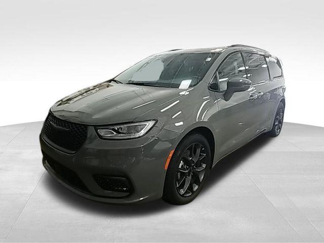 used 2022 Chrysler Pacifica car, priced at $34,824