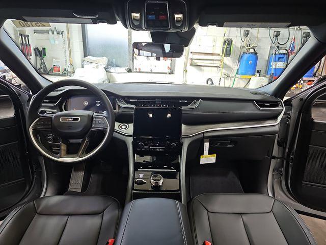 new 2025 Jeep Grand Cherokee car