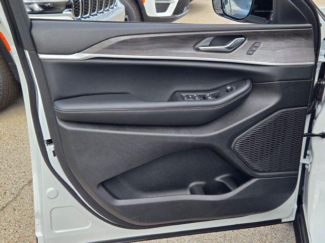 new 2025 Jeep Grand Cherokee car, priced at $46,840