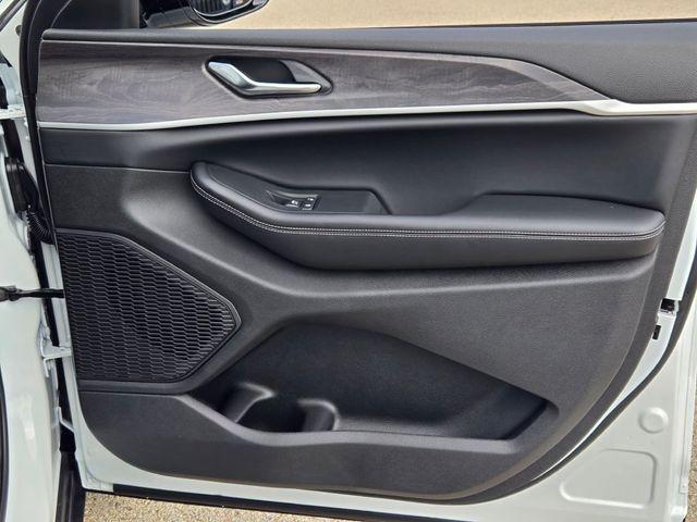 new 2025 Jeep Grand Cherokee car, priced at $46,840