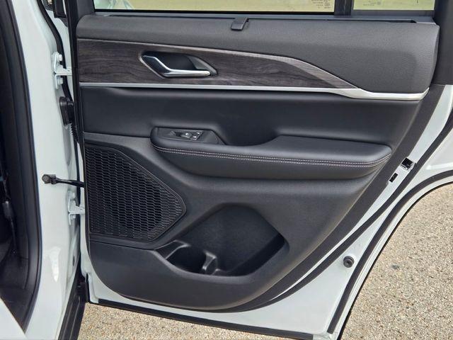 new 2025 Jeep Grand Cherokee car, priced at $46,840