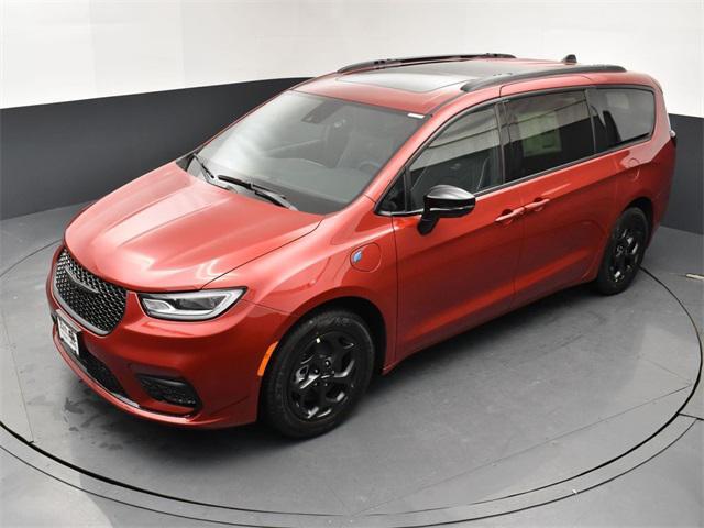 new 2025 Chrysler Pacifica Hybrid car, priced at $47,250