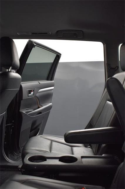 used 2019 Toyota Highlander car, priced at $23,398