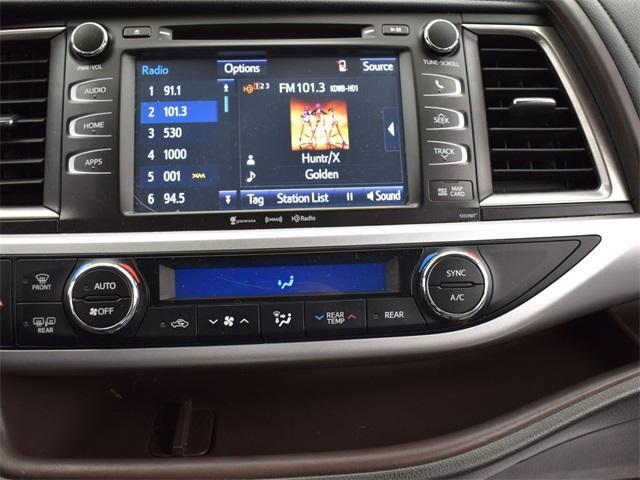 used 2019 Toyota Highlander car, priced at $23,398