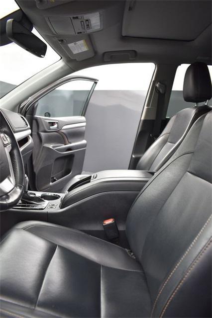 used 2019 Toyota Highlander car, priced at $23,398