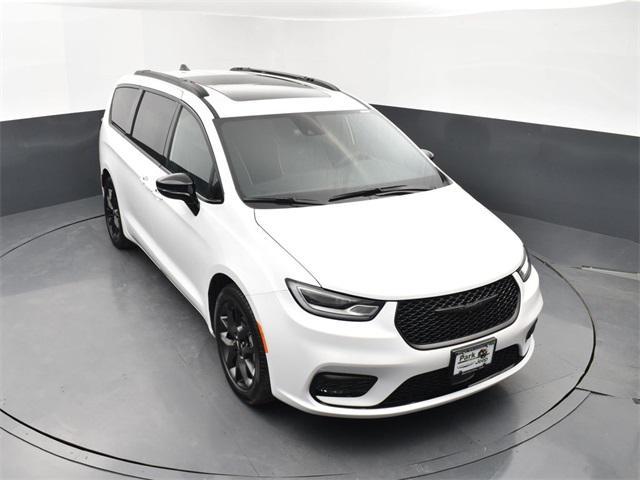 new 2024 Chrysler Pacifica car, priced at $46,460