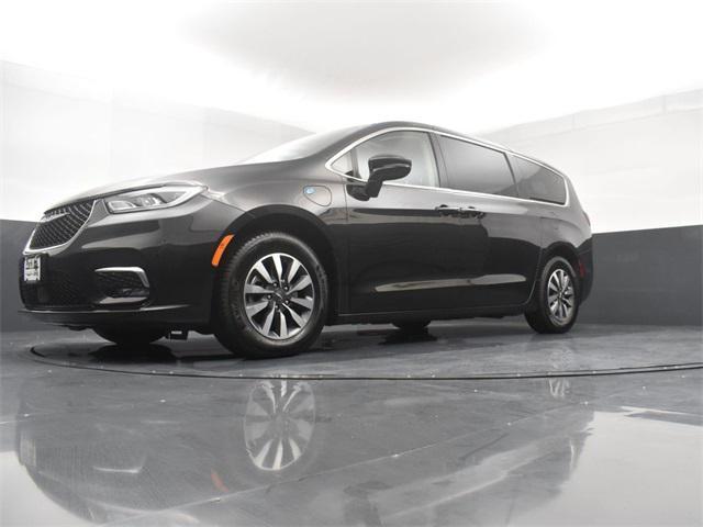 used 2022 Chrysler Pacifica Hybrid car, priced at $24,877