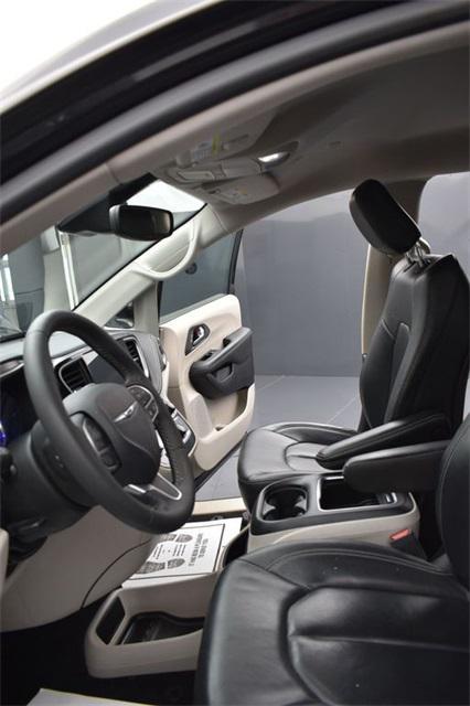 used 2022 Chrysler Pacifica Hybrid car, priced at $24,877