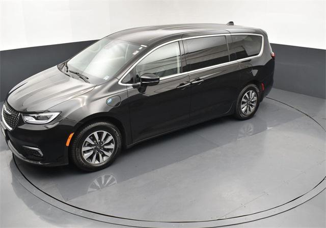 used 2022 Chrysler Pacifica Hybrid car, priced at $24,877