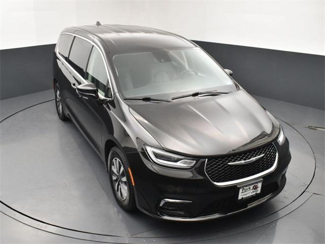 used 2022 Chrysler Pacifica Hybrid car, priced at $24,877