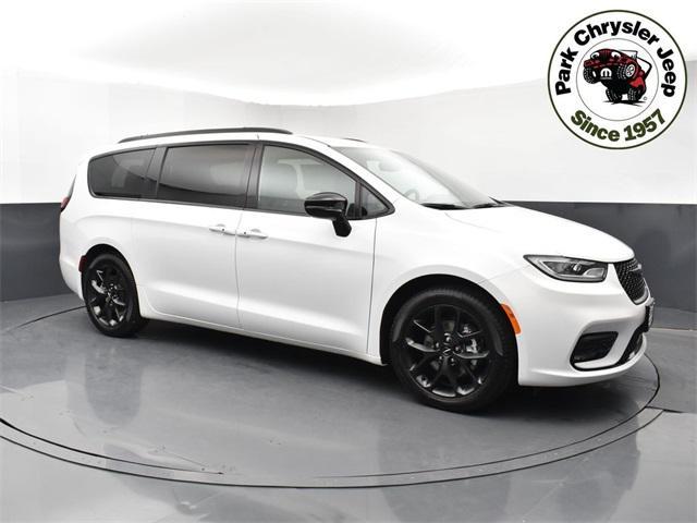 new 2024 Chrysler Pacifica car, priced at $47,045