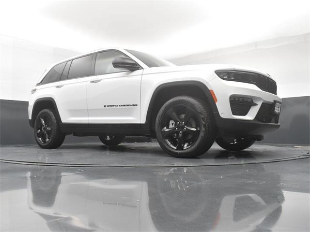 new 2025 Jeep Grand Cherokee car, priced at $49,860