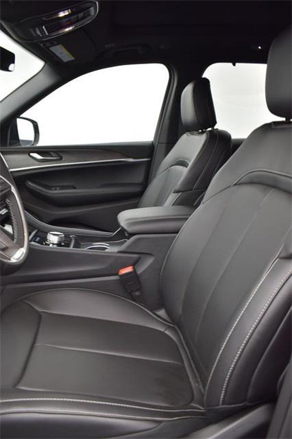 new 2025 Jeep Grand Cherokee car, priced at $51,280