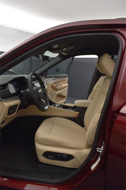 new 2025 Jeep Grand Cherokee car, priced at $42,855