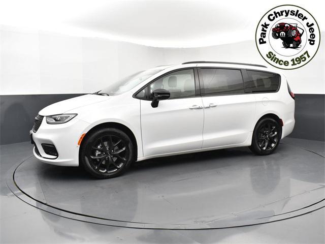 new 2024 Chrysler Pacifica car, priced at $40,490