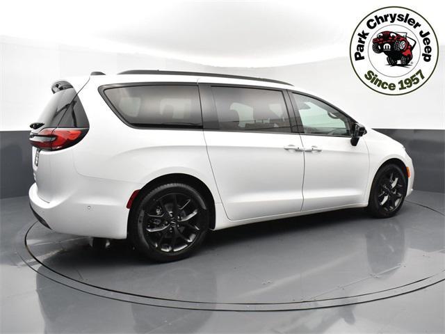 new 2024 Chrysler Pacifica car, priced at $40,490