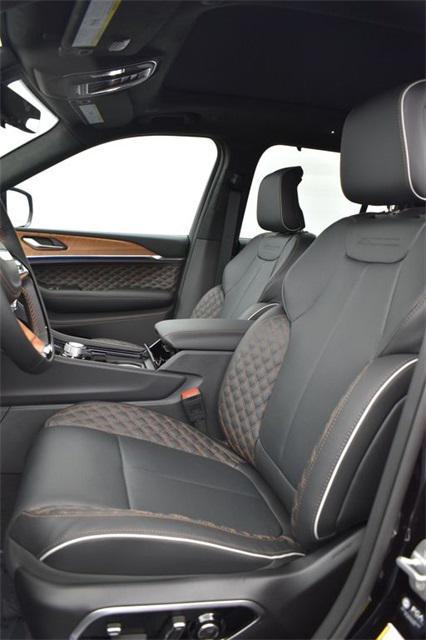 new 2025 Jeep Grand Cherokee car, priced at $67,666