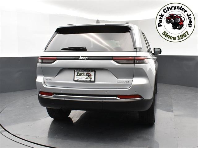 new 2025 Jeep Grand Cherokee car, priced at $42,120