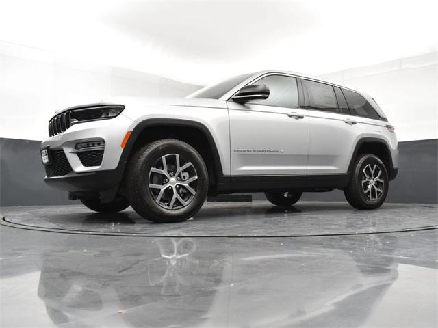 new 2025 Jeep Grand Cherokee car, priced at $42,120