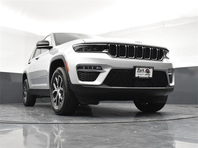 new 2025 Jeep Grand Cherokee car, priced at $42,120