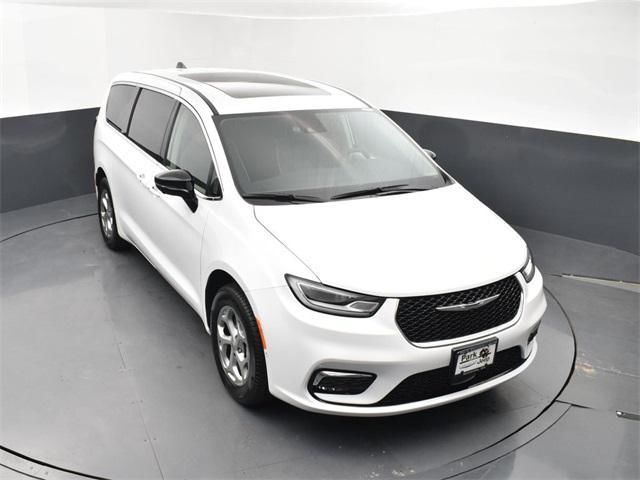 new 2024 Chrysler Pacifica car, priced at $44,115