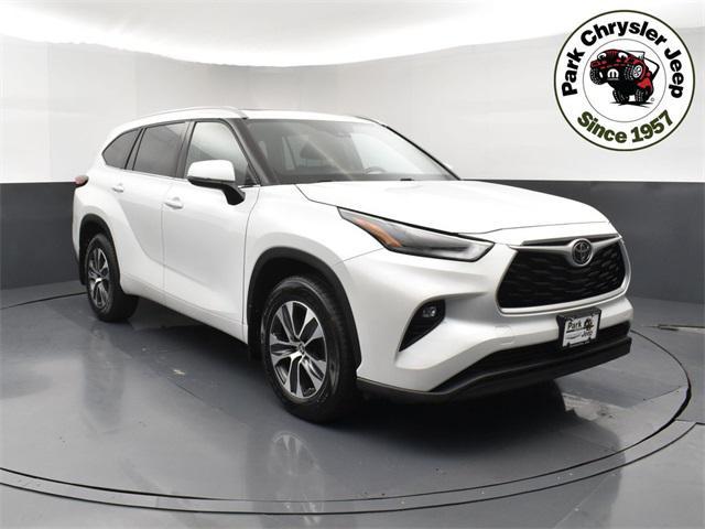 used 2022 Toyota Highlander car, priced at $34,962