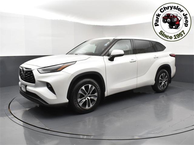 used 2022 Toyota Highlander car, priced at $34,962