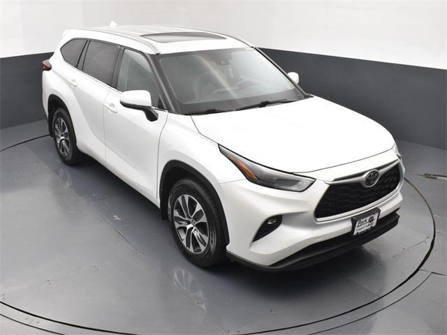 used 2022 Toyota Highlander car, priced at $34,962