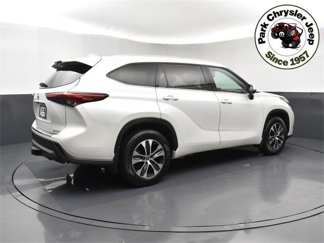 used 2022 Toyota Highlander car, priced at $34,962