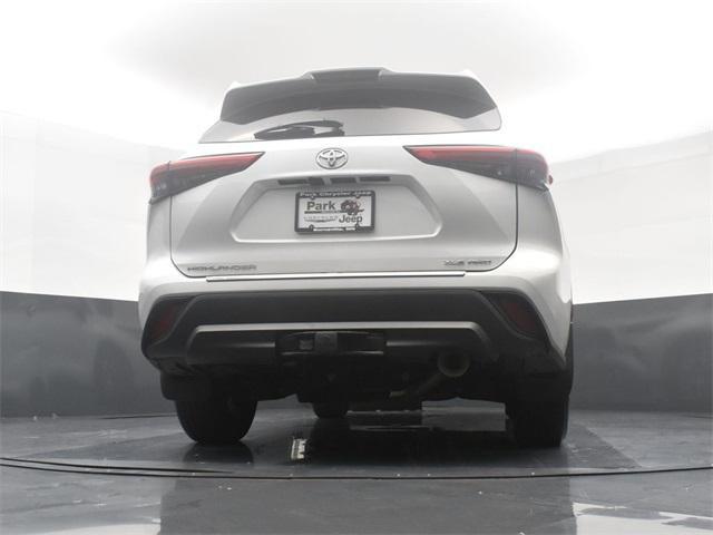 used 2022 Toyota Highlander car, priced at $34,962