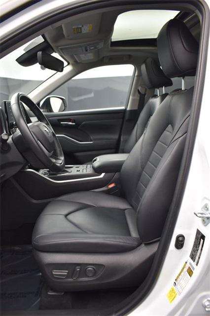 used 2022 Toyota Highlander car, priced at $34,962