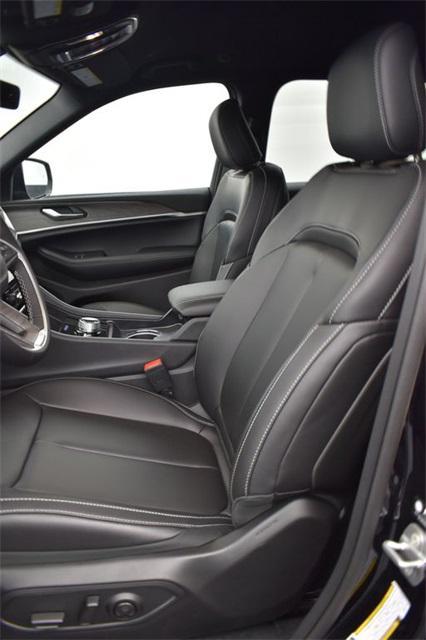 new 2025 Jeep Grand Cherokee car, priced at $44,270