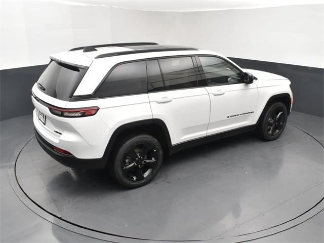 new 2025 Jeep Grand Cherokee car, priced at $45,940