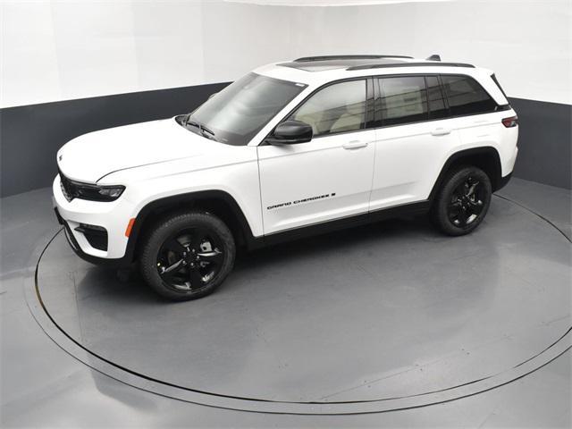 new 2025 Jeep Grand Cherokee car, priced at $45,940