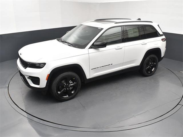 new 2025 Jeep Grand Cherokee car, priced at $41,580