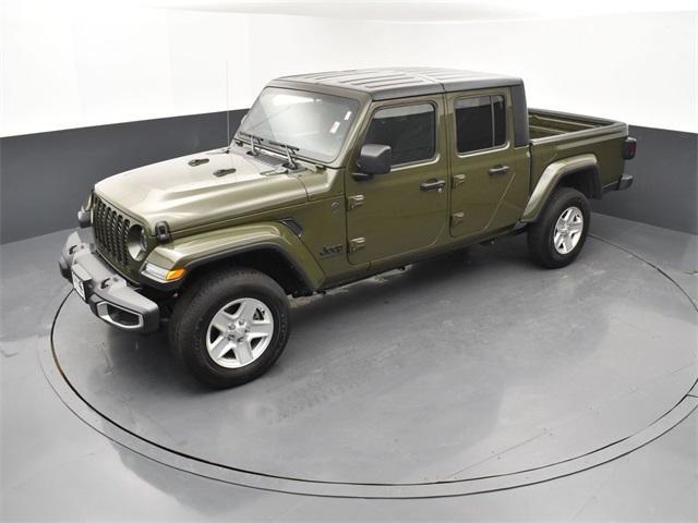 used 2022 Jeep Gladiator car, priced at $34,922